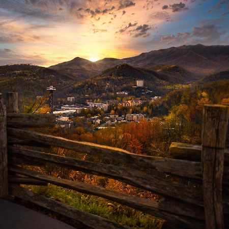 A Higher Calling, 1089 Of Free Area Attraction Tickets For Each Paid Day, Dollywood And More! Pigeon Forge Exterior foto