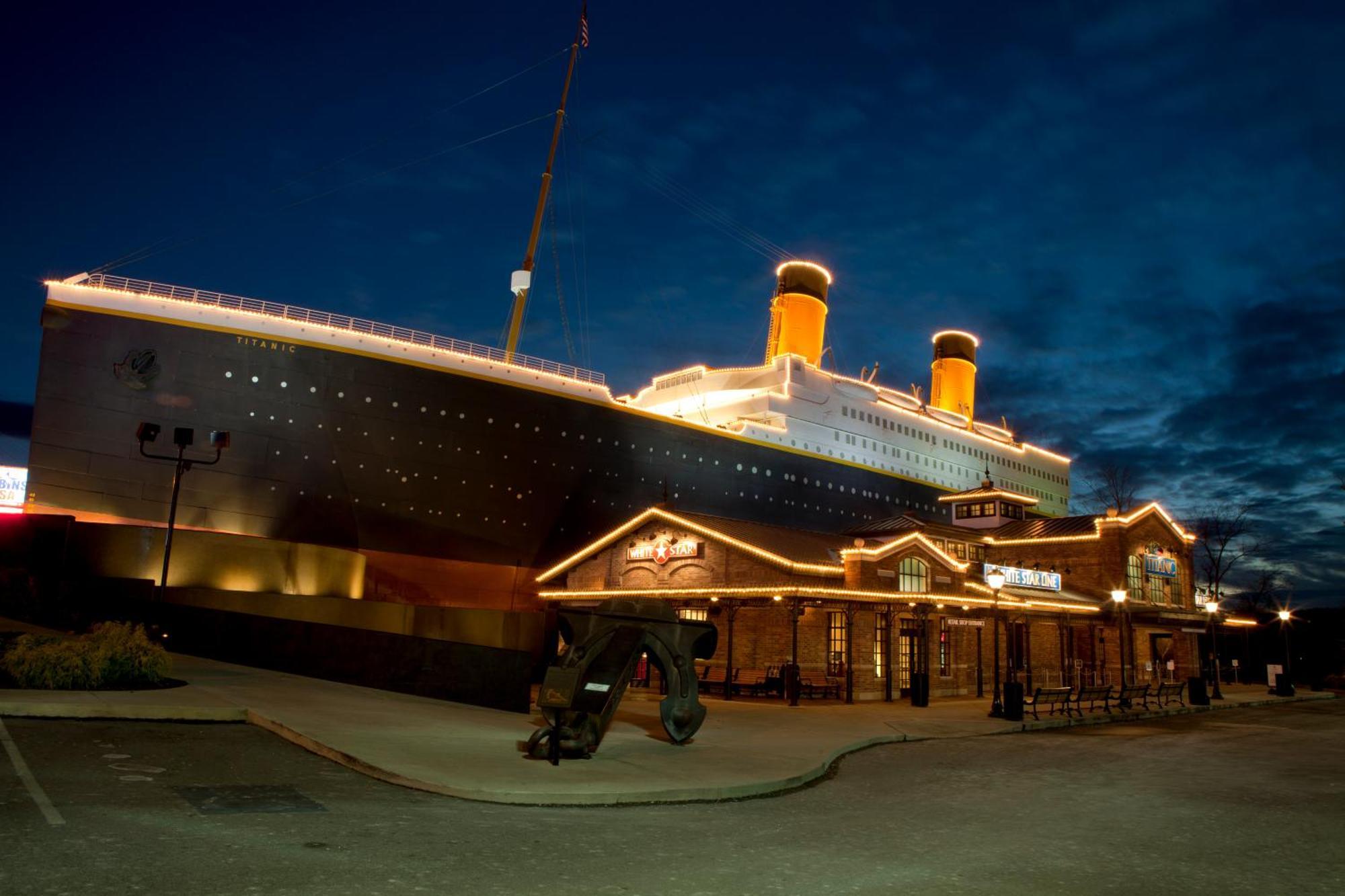 A Higher Calling, 1089 Of Free Area Attraction Tickets For Each Paid Day, Dollywood And More! Pigeon Forge Exterior foto